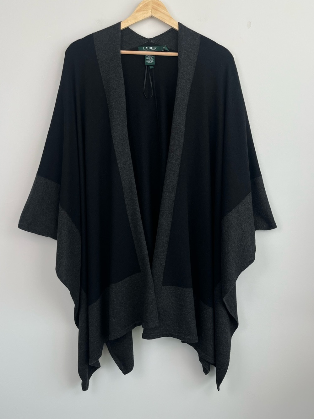 Laurel Ralph Lauren black & gray nylon wool viscose poly blend wrap, S/M.
